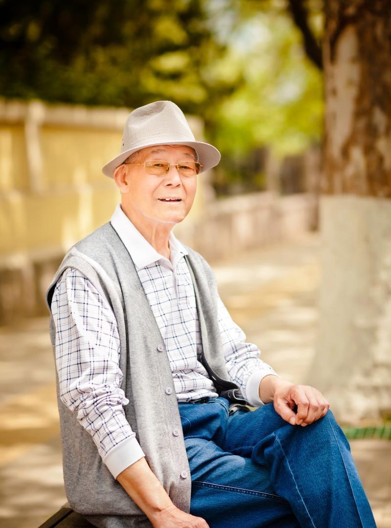 朋友老李70岁了，他说自己女儿远嫁，与老婆18年没有生理上的接触，自己的婚姻很苦