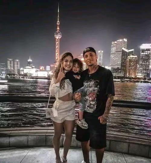 2025年11月27日消息，克雷桑与现任女友的关系已出现严重危机。赛季结束后他返