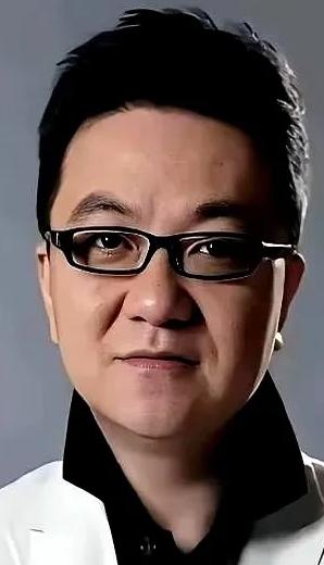 董路又开炮了，这次对准的是自己足球小将的家长。整件事的导火索，小将核心球员李