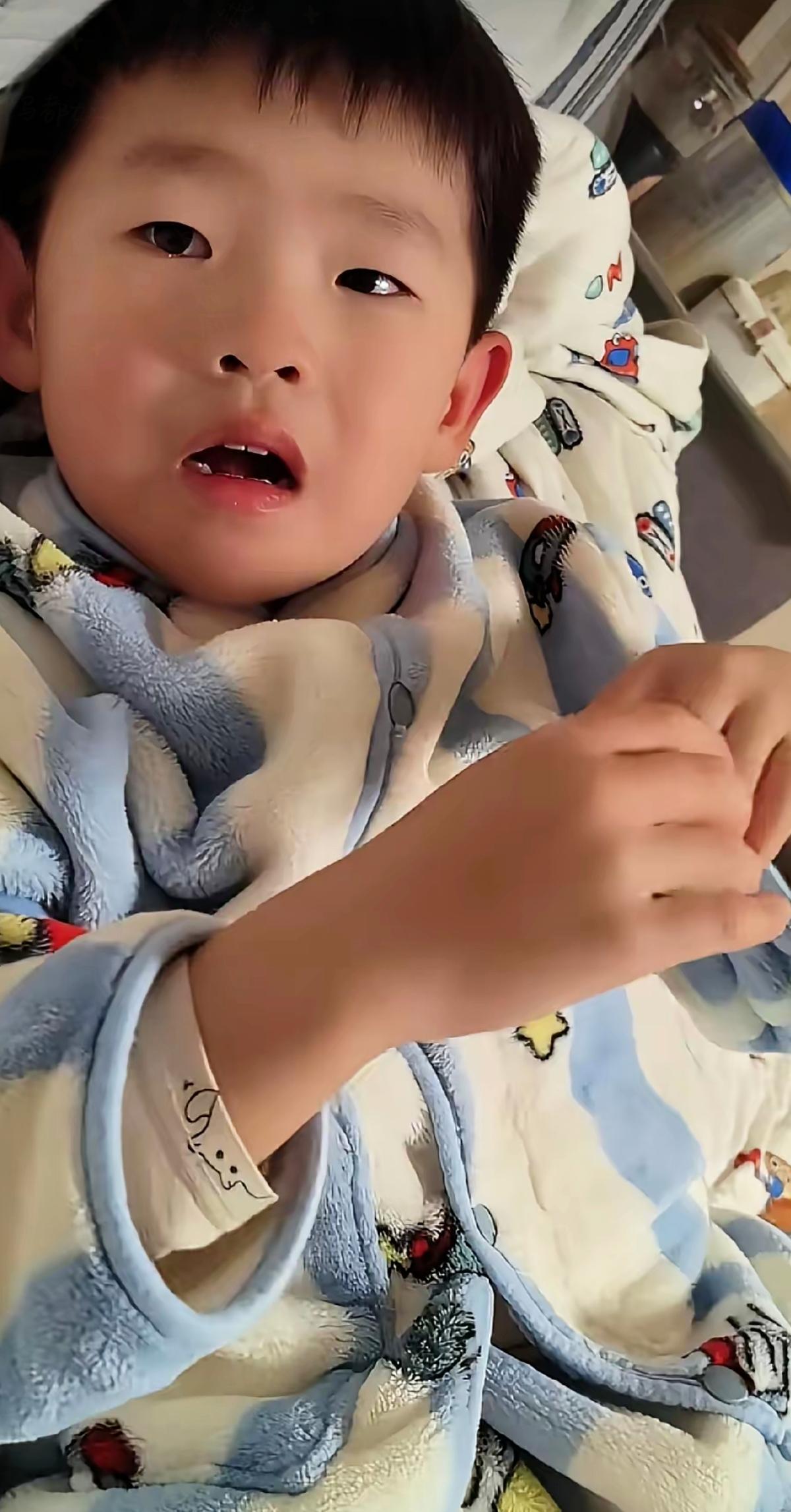 孩子想爷爷了，说是给爷爷打个电话吵醒他，戳中了多少人心里最软的地方。原来在孩子的