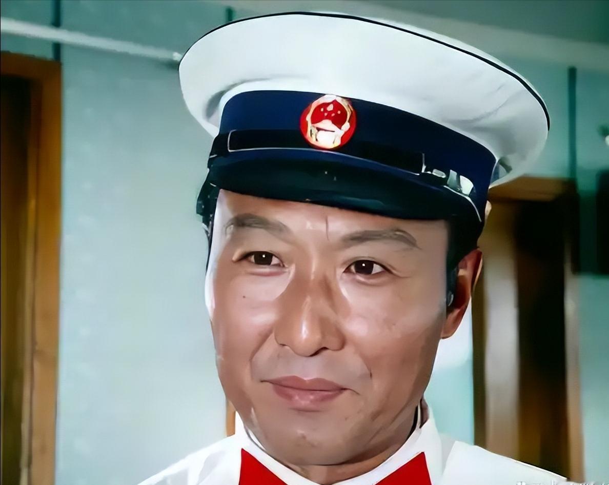 91岁的老演员仲星火走了，追悼会上的那一幕，真让人看着心里发堵。亲生的三个女儿，