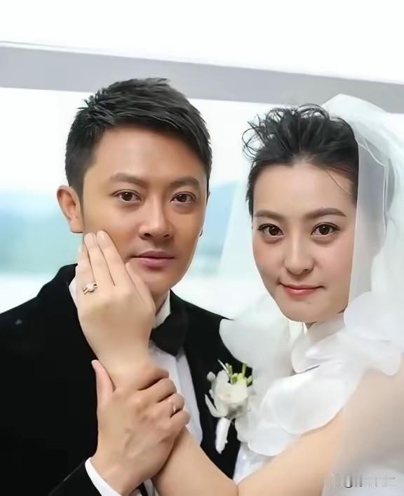 2015年，印小天花400万元娶的老婆哈琳娜，直到孩子出生后，才发现自己的老婆除