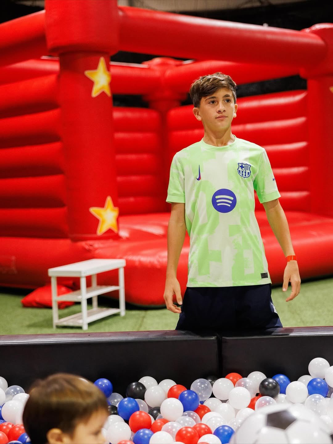 世体记者：真正让人感受到这家俱乐部“不仅仅是一家俱乐部”的，是看到俱乐部最伟大传