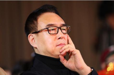 2006年，47岁的春晚导演郎昆趁32岁妻子马艳丽出国，出轨24岁舞蹈家刘岩，妻