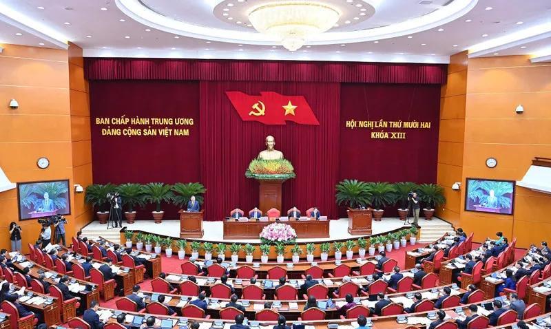 面貌一新！越南主席台终于安排了五个座位，一改往日四驾马车的格局。越南的十三届十