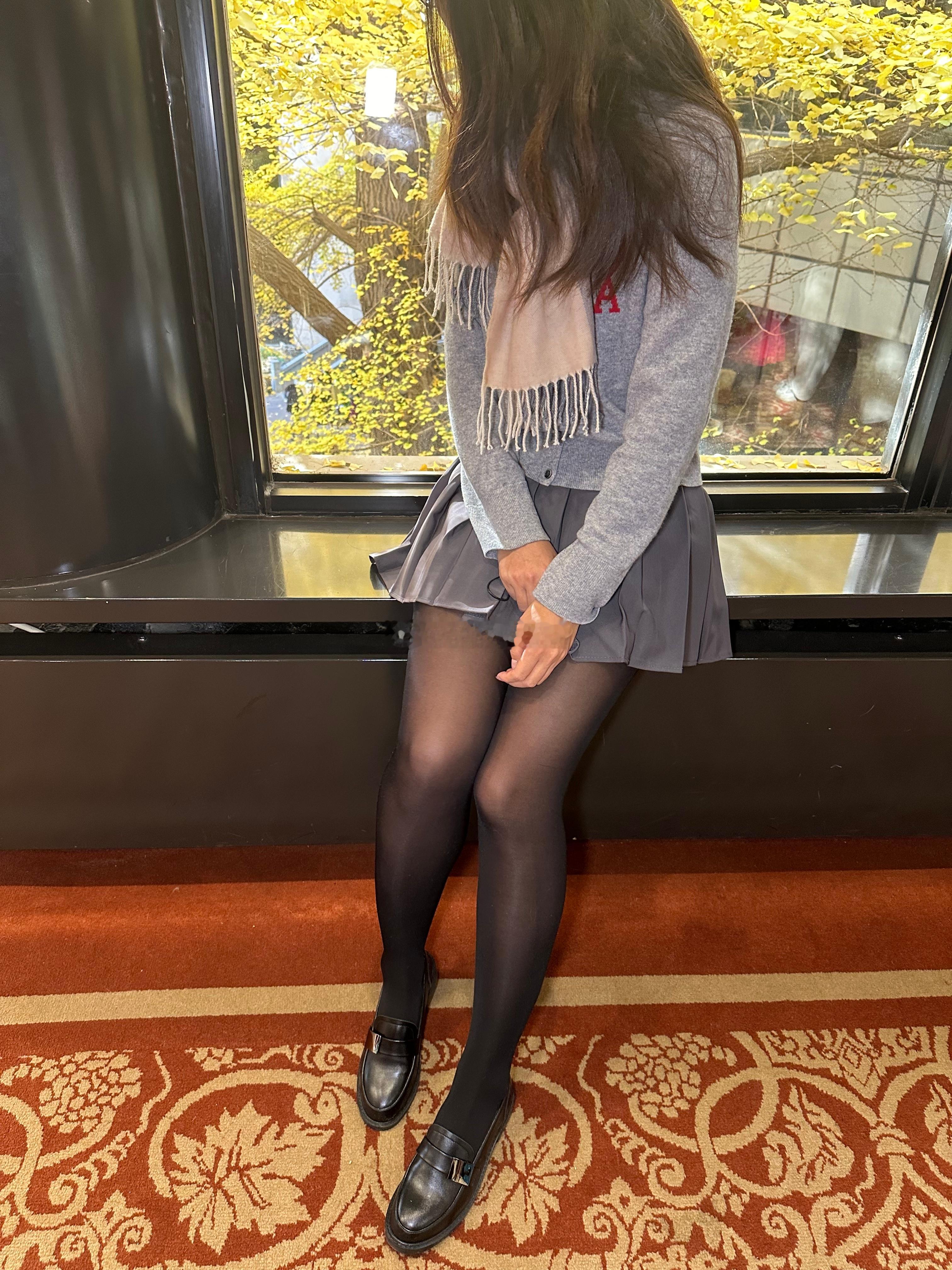 时尚的北京大妈们打卡网红景点，甚至还会来指导我们怎么拍照