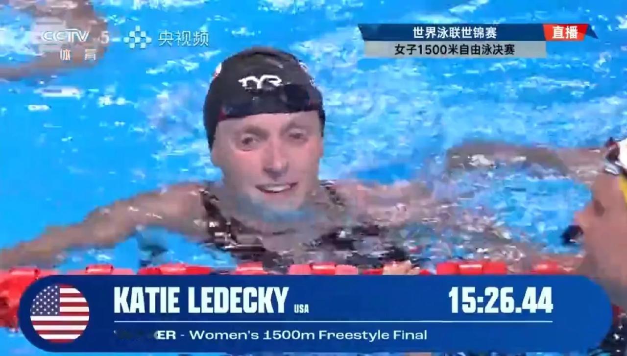 新加坡世锦赛女子1500米自由泳决赛，莱德基毫无悬念夺冠，习惯性拉出20米以上的