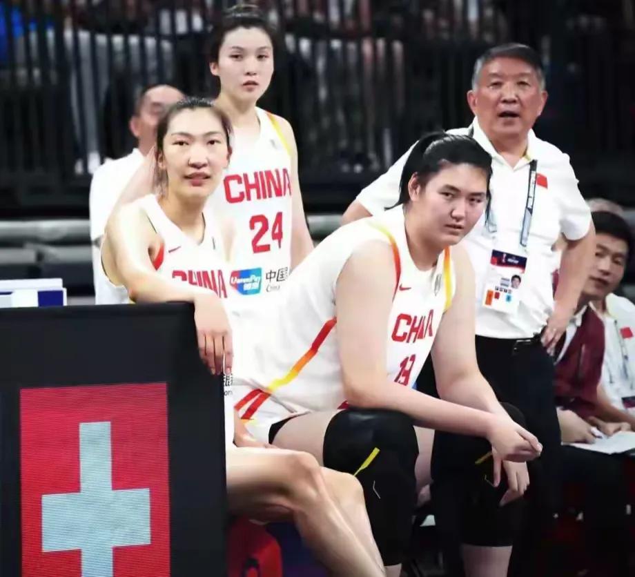 中国女篮90:81尤文图特，我彻底看清了以下三人：1.张子宇内线高度优势明