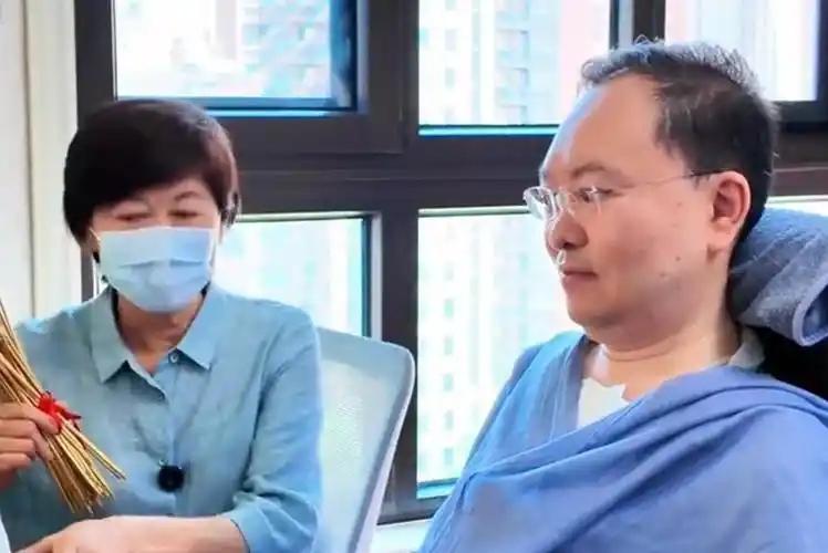 倪萍也没想到，敬一丹去世仅1天，蔡磊因2个举动，实现口碑暴增谁也没想到，一
