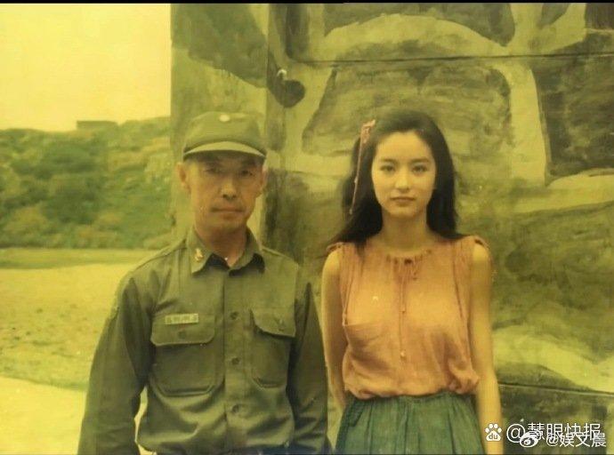 林青霞年轻时期同框旧照，这份颜值就算放到当下也很难被超越