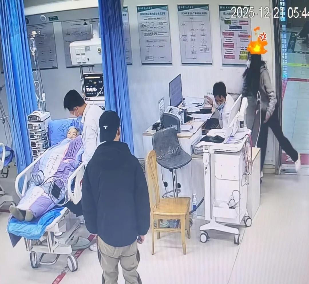 怪不得医生没人愿意干了，这就是原因。四川西昌某医院。凌晨5点多，女子和朋友来