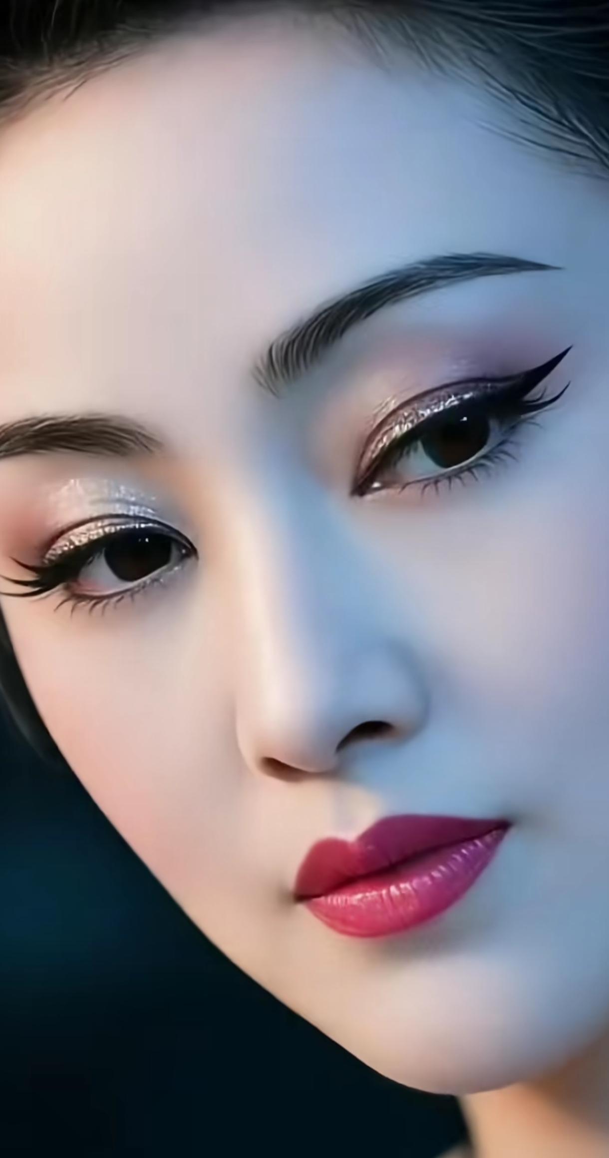 粉嫩唇妆，秒变仙女！🌸✨今日分享随手拍照片清纯系眼妆唇妆美女