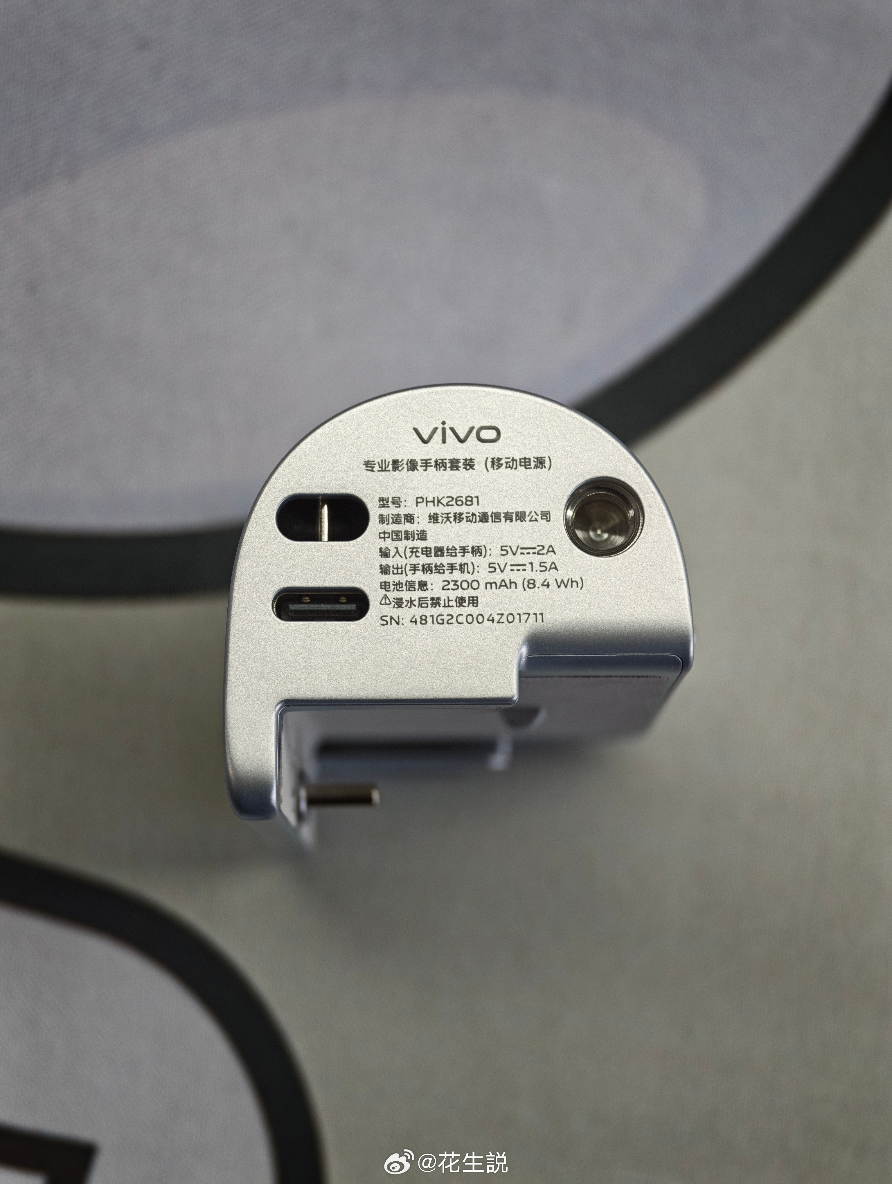 来聊点细节的：X100Ultra的摄影套装是跟斯莫格(SmallRig)合作的