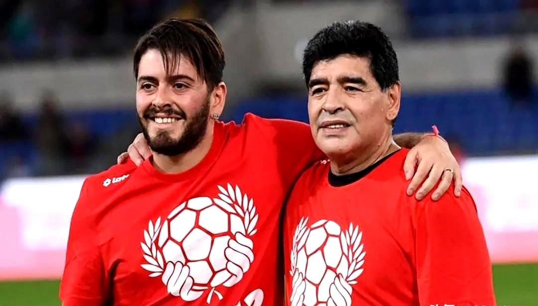 生在足球城，亲爹是球王，这剧本够可以吧？迭戈·马拉多纳在那不勒斯踢球时，留下