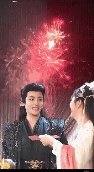 谭松韵真的很神奇，和谁搭档都很有CP感!小候看着谭松韵笑的有多开心，八颗牙都露