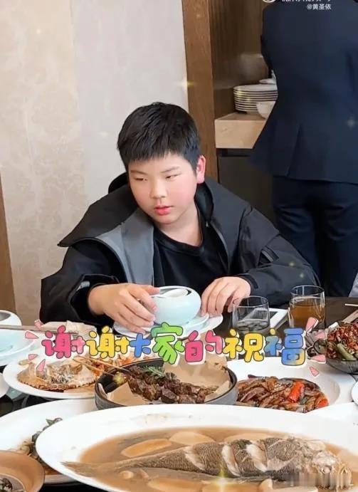 黄圣依说，我可能是个虎妈。每天早上我让安迪跳绳3000个，因为跳绳是一个最简单但