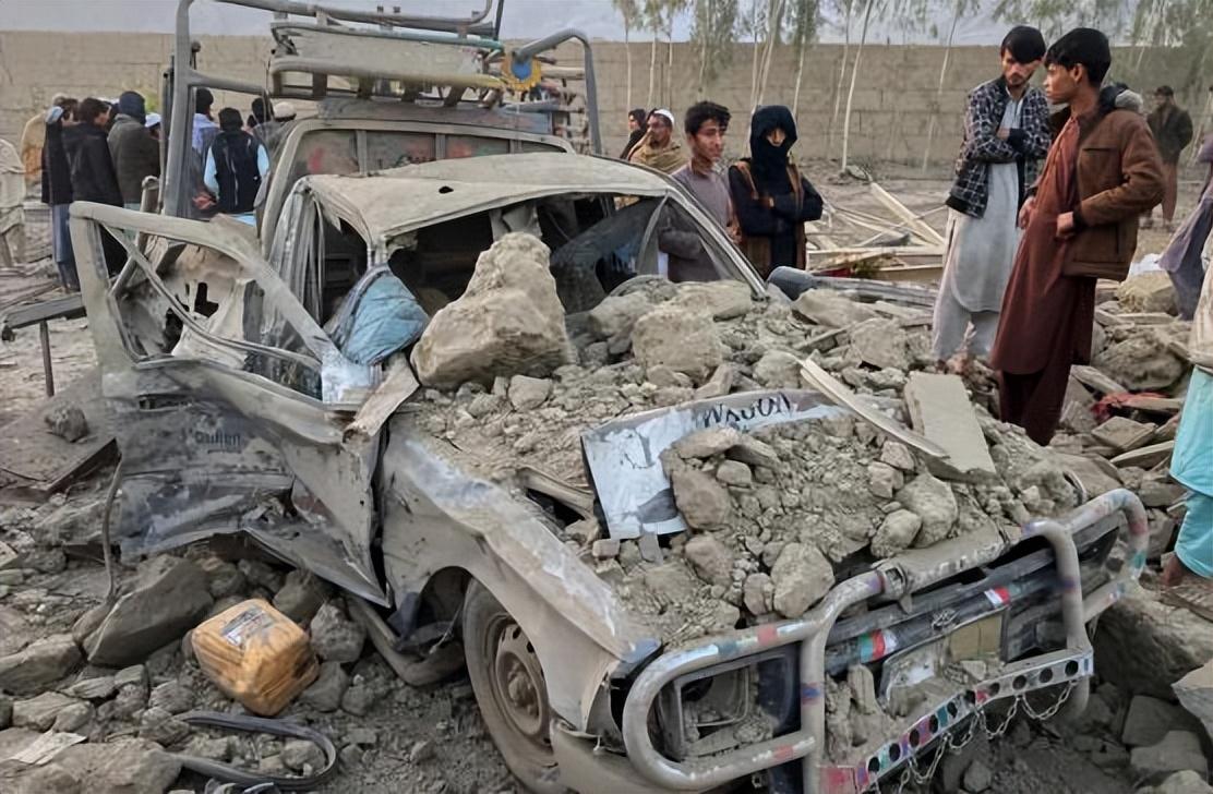 巴基斯坦终于忍无可忍了！国防部长阿西夫周四在社交媒体上发出的那条推文，可能是南亚