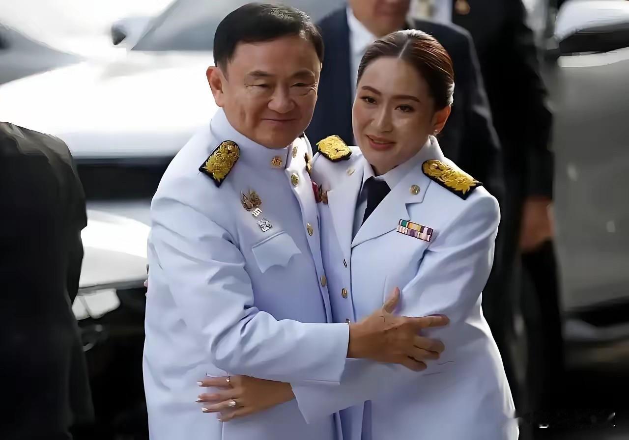 当地时间9月25日，他信服刑半个月，对监狱的典狱长称，他信服刑期间，负责监督监狱