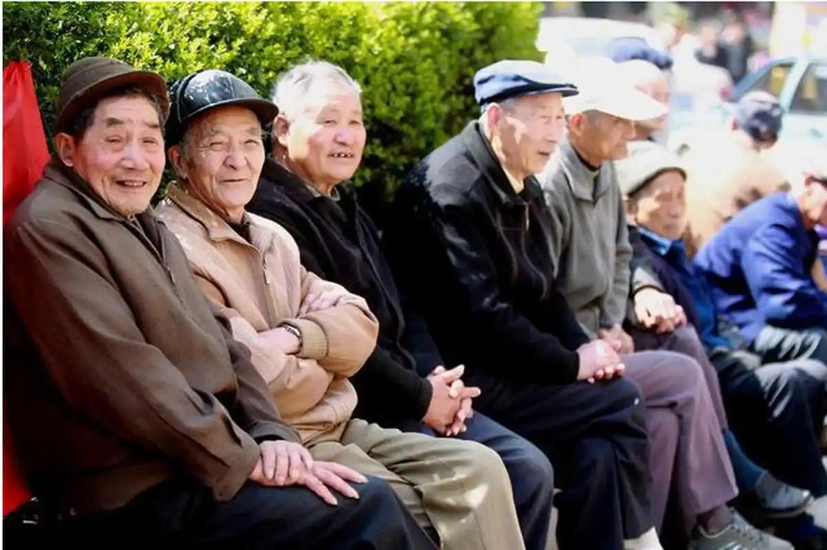 延迟退休已经落地，但我劝你别跟自己的身体较劲 2025年元旦，延迟退休政策正