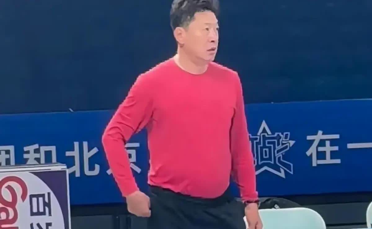 李春江下课了？这回不是坐实“不能上场”的规矩，而是直接打包走人。去年八月刚签约山