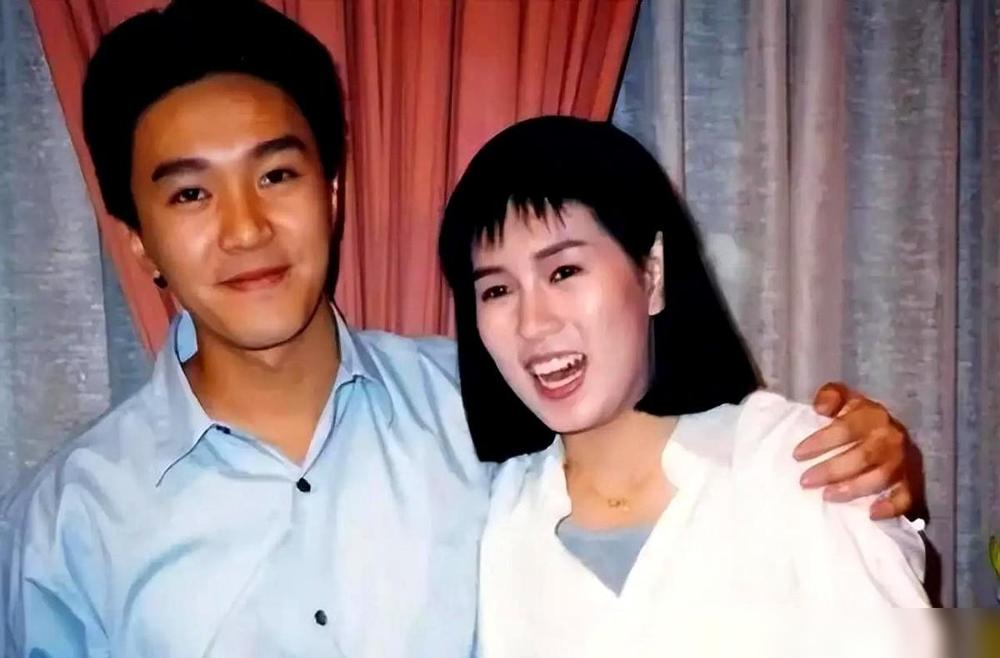 她笑着说，我们结婚吧，我给你生几个大胖子。他头都没抬，回了三个字：神经病。就这三