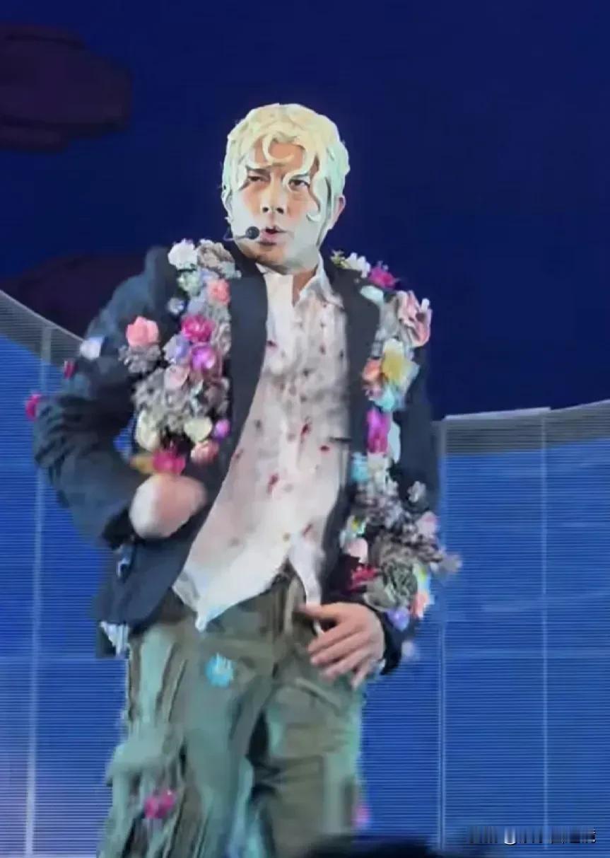 近年来，郭富城似乎有些“江郎才尽”了，在作品创新上略显乏力，更多依赖夸张的造型和