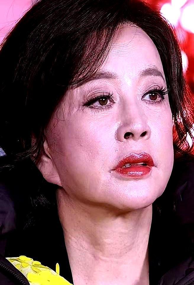 周扬青质疑刘晓庆“冻龄”是不是医美，这话扎心了。毕竟现在谁不想年轻？75岁的