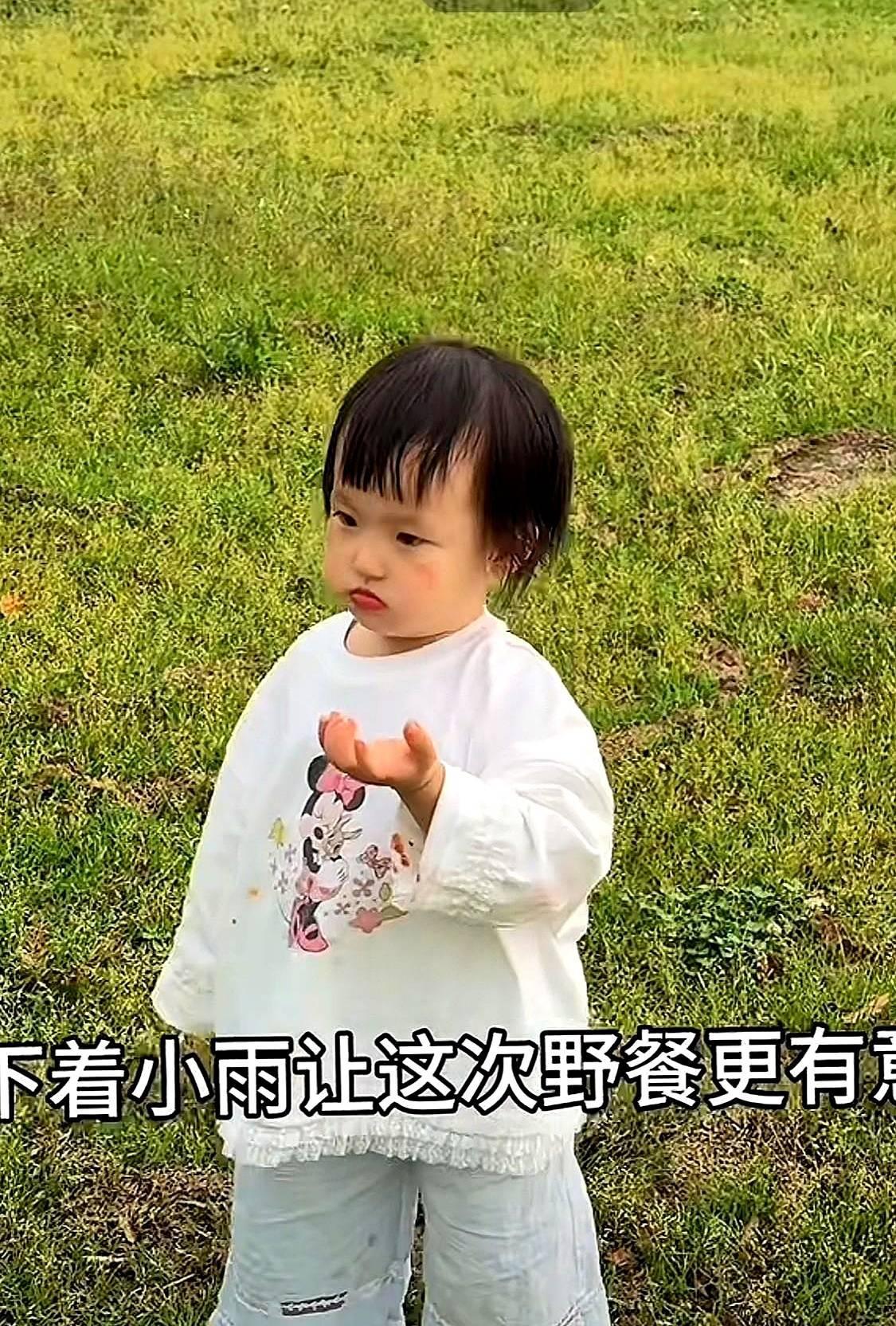 今天下午，闪妈黄一鸣终于更新视频啦！昨天鸣鸣没有直播，网友们都担心闪妈的状况呢
