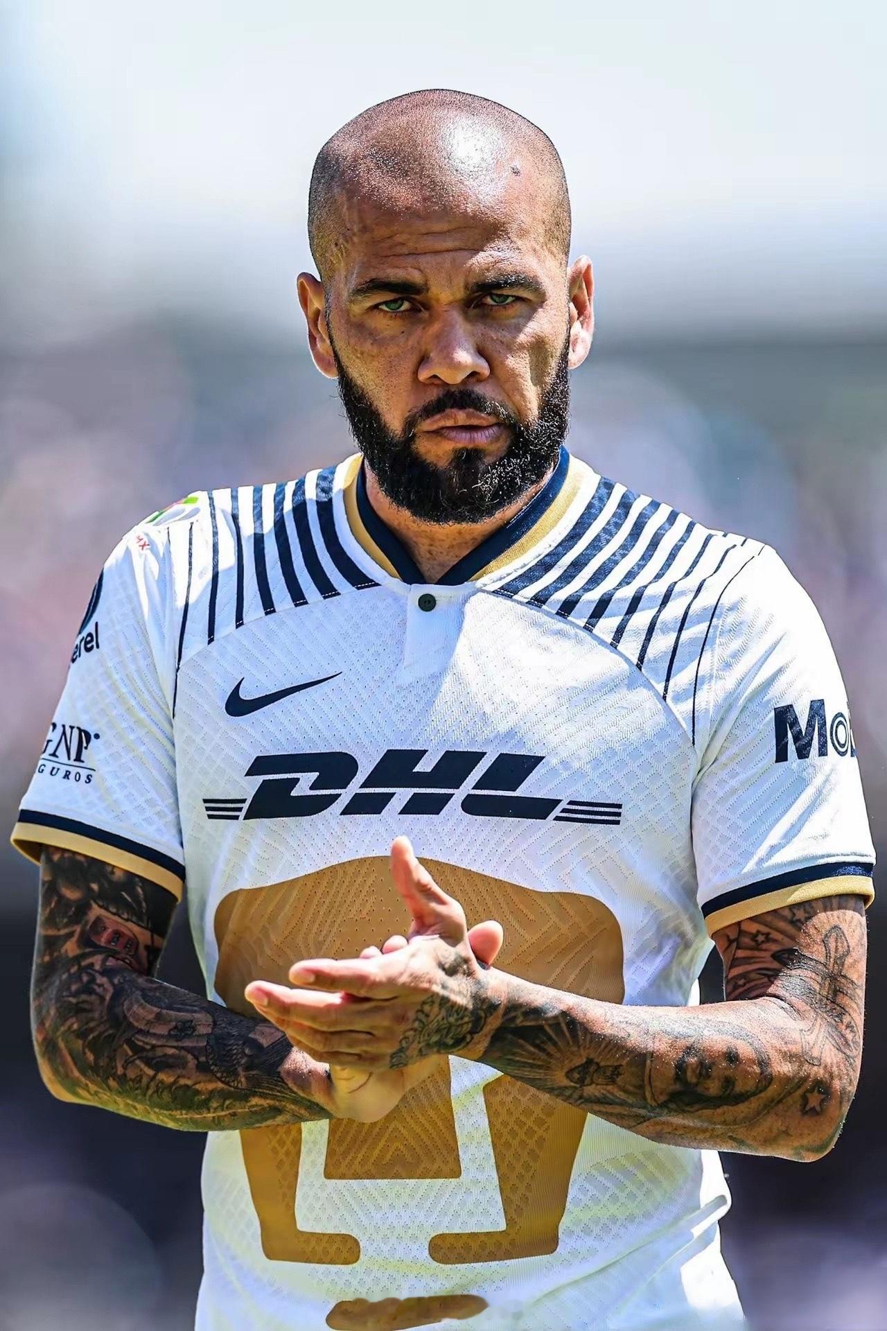 阿尔维斯也拥有了自己的俱乐部！曾效力于巴塞罗那的球员阿尔维斯收购了葡萄牙第三级别