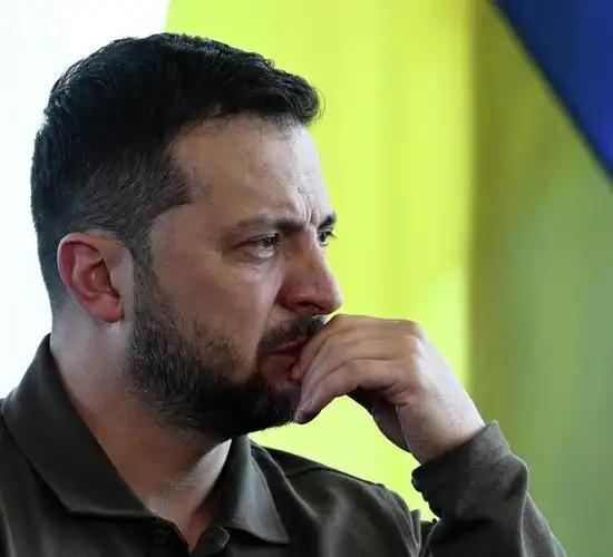 打了整整4年，国家沦为废墟！乌克兰“历史罪人”基本盖棺定论！泽连斯基执政