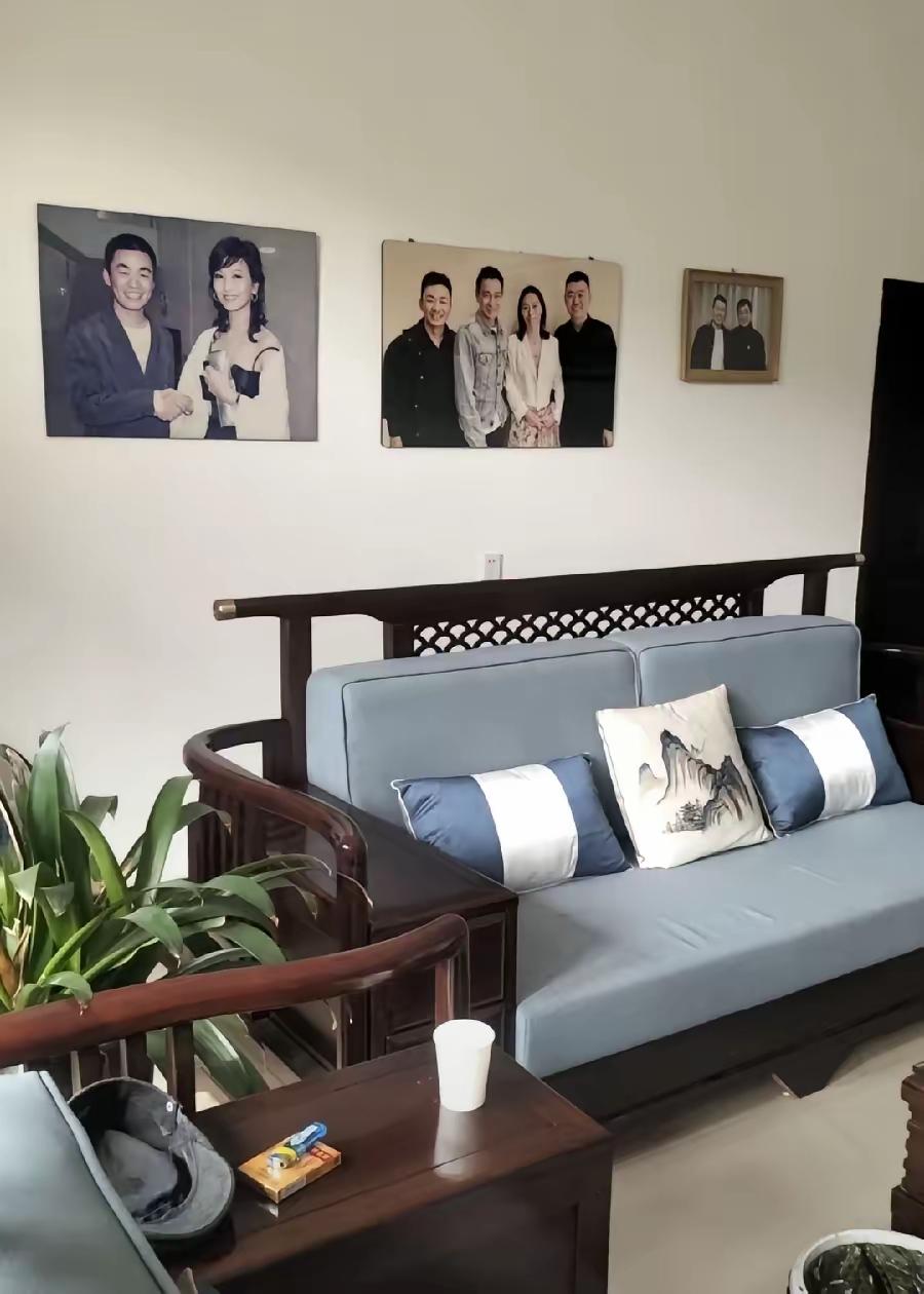 在大城市，没人知道他是王宝强的爹！在这一屁响两街的乡村里，连树上的麻雀都知道王宝