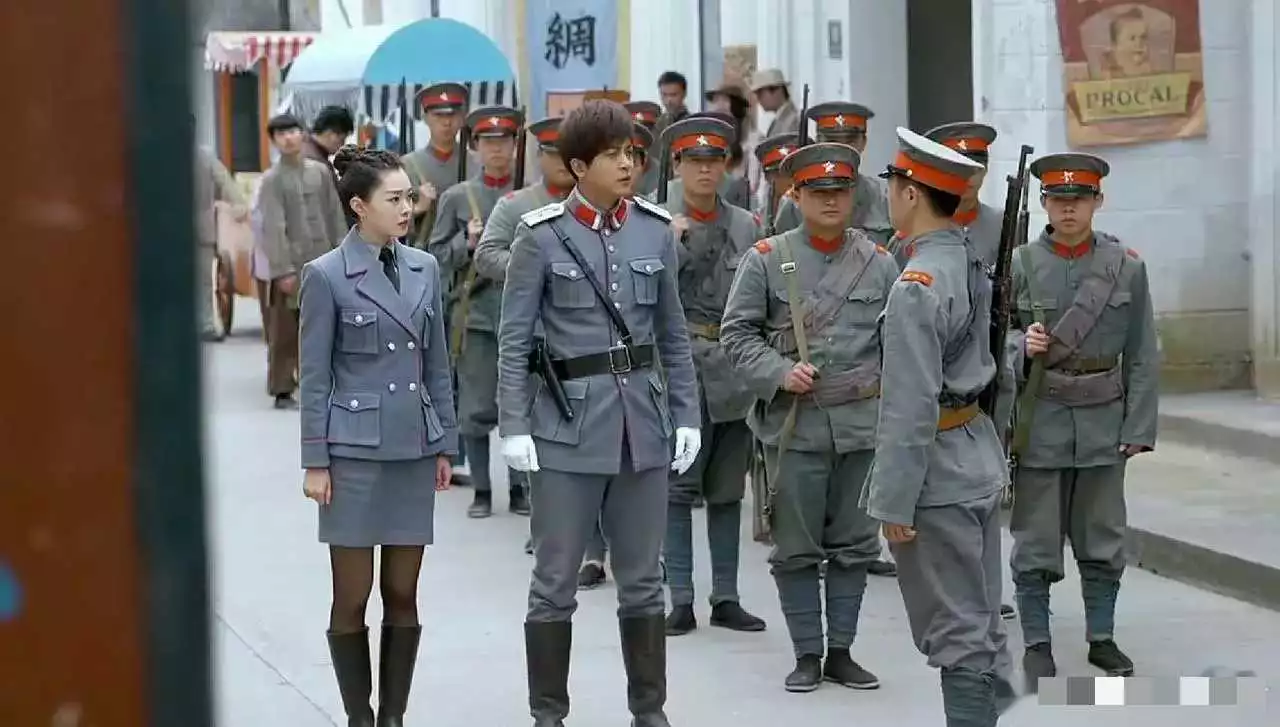 神剧真特么能扯，穿着丝袜打仗