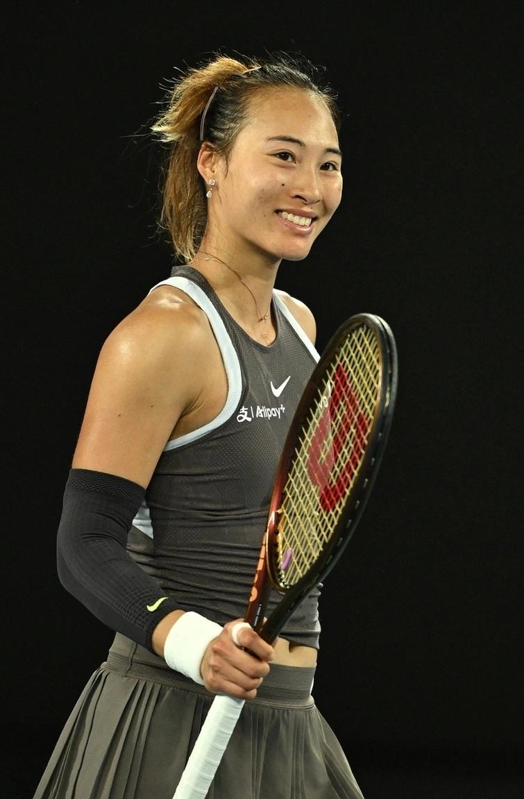 咬紧牙关力拼对手郑钦文昂首挺进中网女单第四轮2026年中网女单第三轮中国