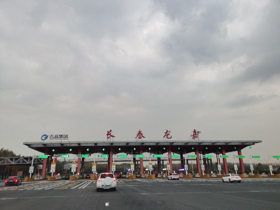 继续捐步做公益！午餐后去走圈的时候还是艳阳高照，下午去接机就开始下小雨了，明天要