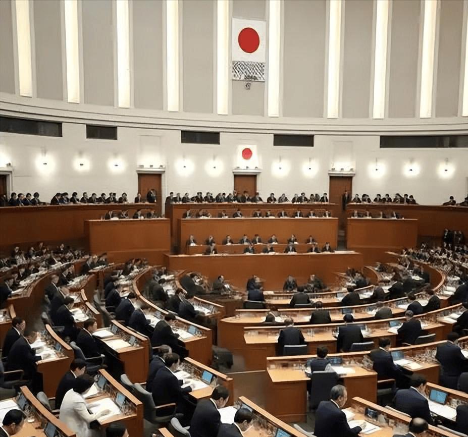 据媒体5月19日报道：日本最近干了件让人哭笑不得的事！日本政府取消了对防卫装