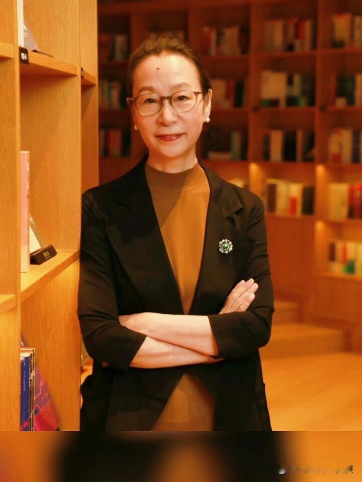 奚美娟不是那个婚内出轨，还生下了一个婚外子，让林冲憋屈了大半辈子的老艺术家吗？