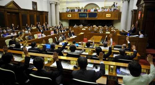 最近有国会议员提议向美国全国的富豪征收财富税，这是一则非常有建设性的议案。按照这