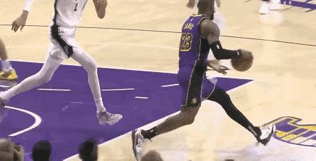 老詹万万没想到自己后仰幅度已经这么大了，居然还摆脱不了文班亚马的封盖！冬日生活打