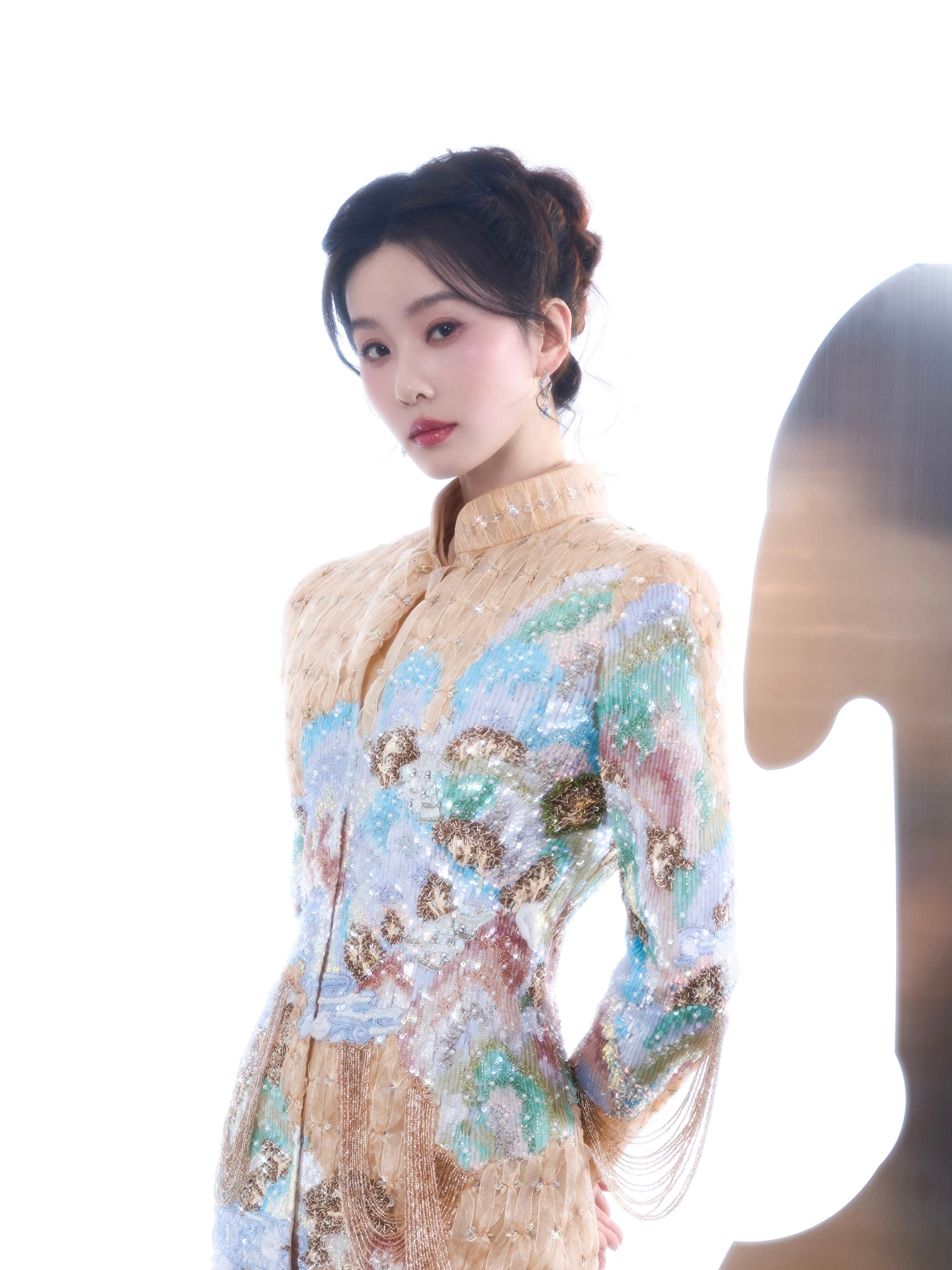 全球品牌代言人刘诗诗佩戴QeelinWulu系列拍摄新年写真