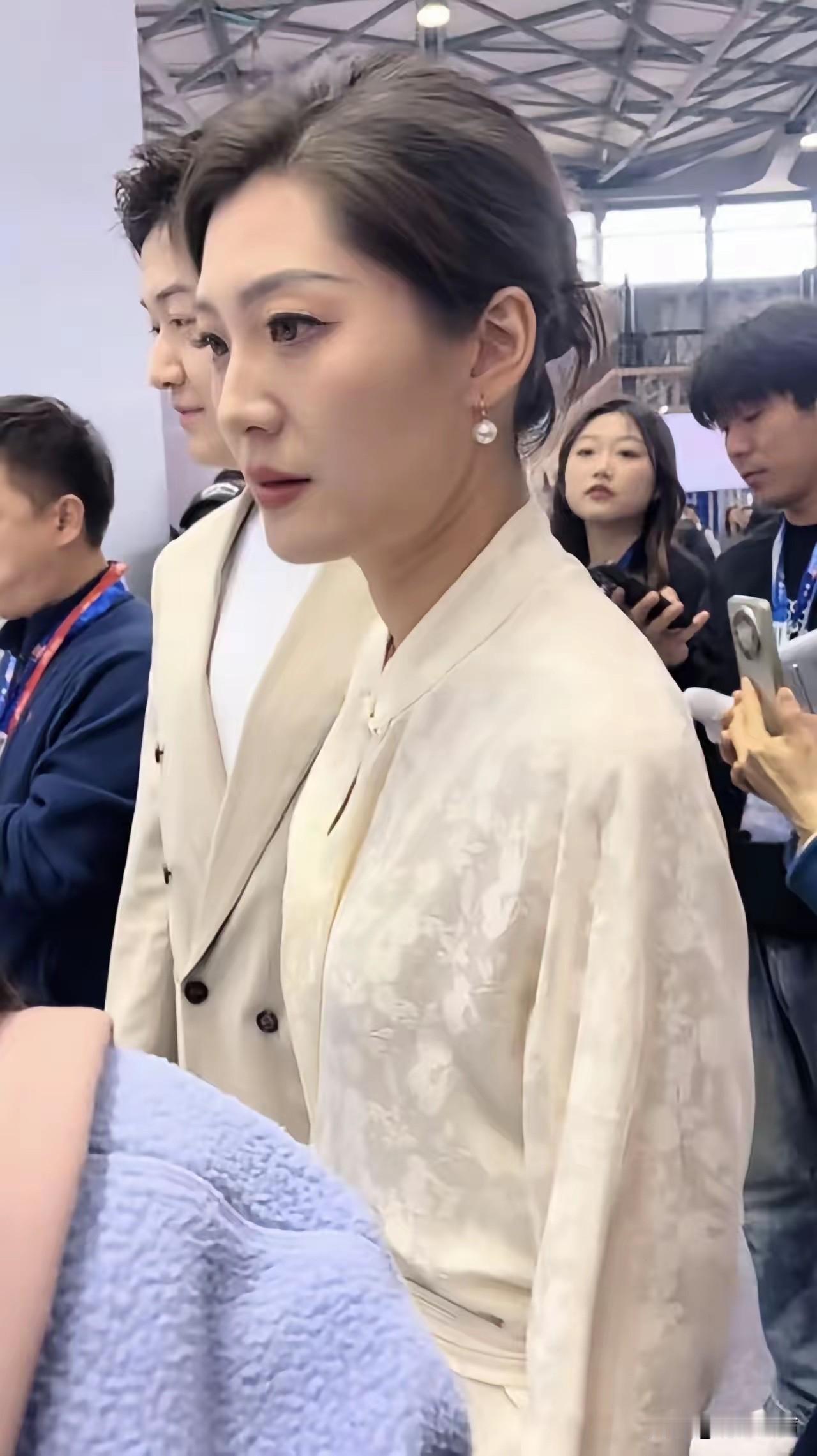 有些女人天生就是享福命你就说董宇辉身边的盼盼吧她和董宇辉是大学同窗，一路上学