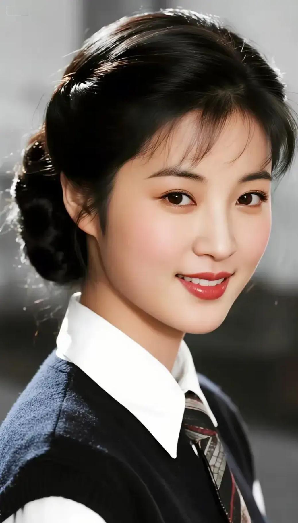 元气少女穿搭指南，甜美笑容，青春洋溢！