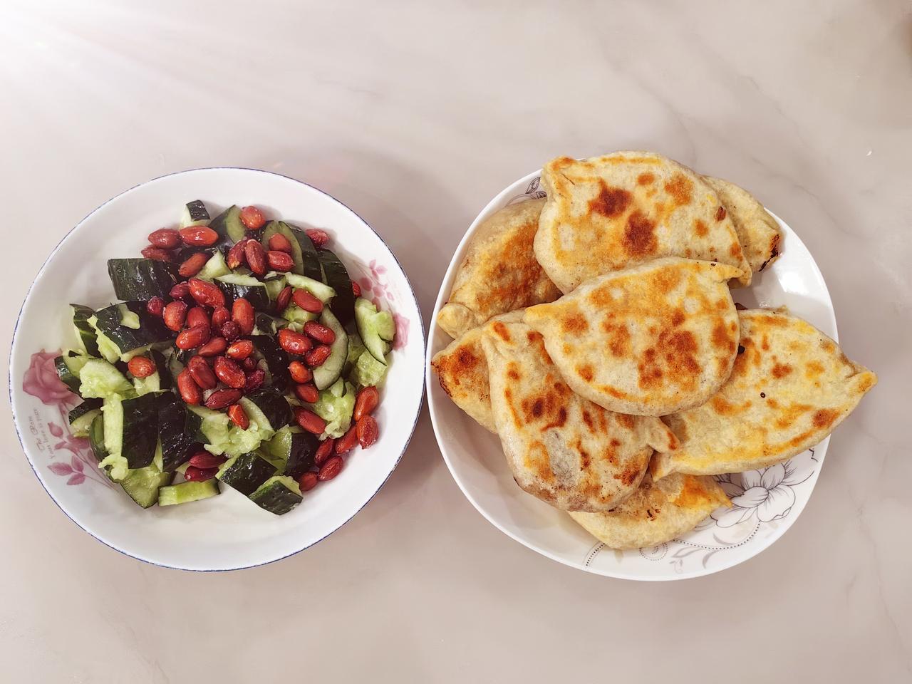 周末备餐，自制“预制菜”（肉饼）以前在老家时，老妈烙的肉饼特别好吃，猪肉大