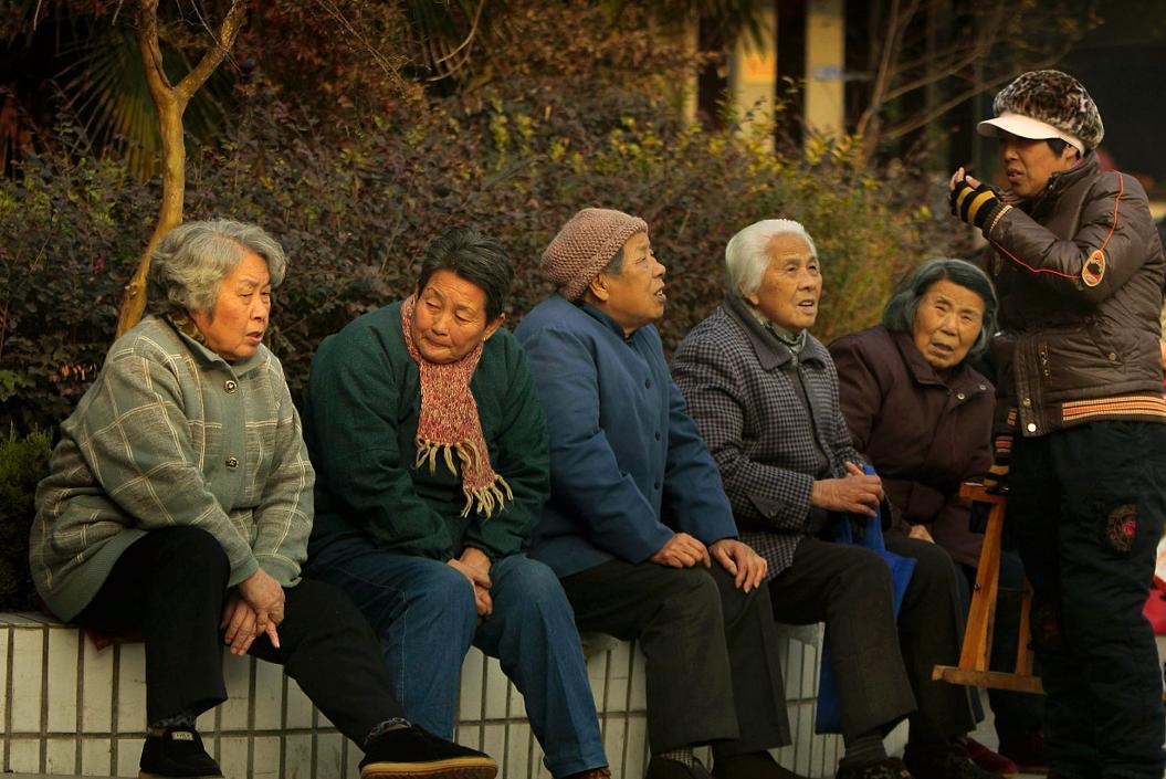 我哥这人活的太通透了！他退休金不高，一个月2500元，日子过得比月入过万的还滋润