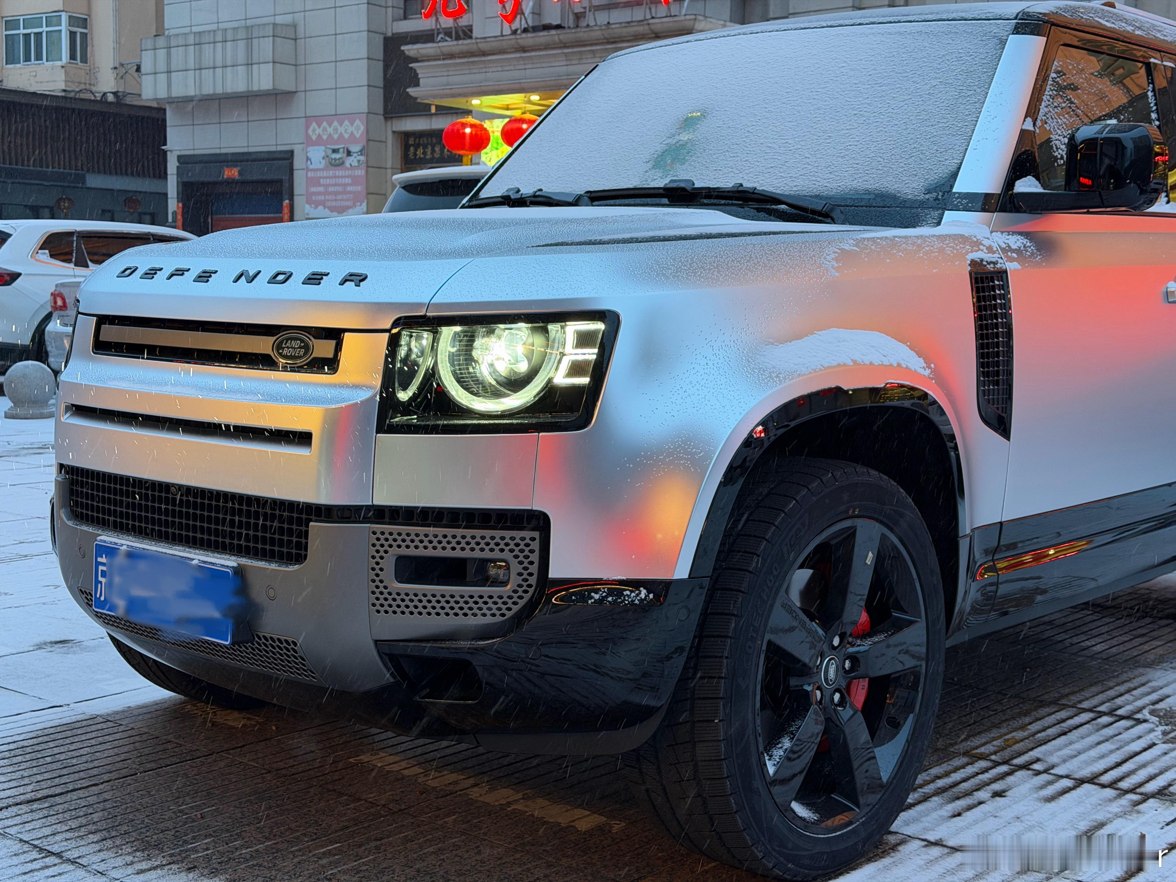 今天下雪了🌨️我的卫士第一次看见雪这一刻觉的雪地胎真的值！