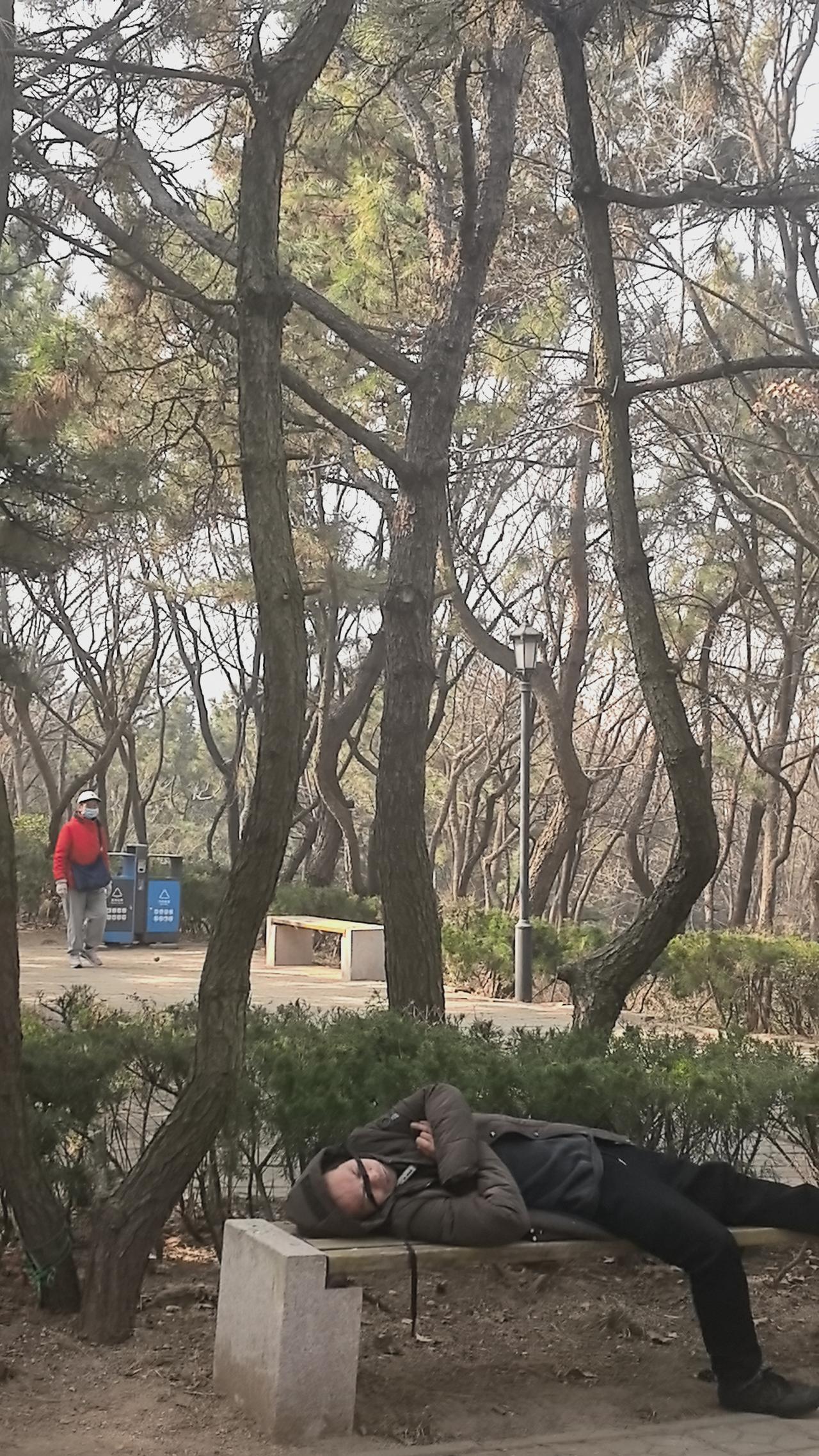 房价止跌回暖信号明显房子二手房成交价止住了2025年6月以来的下跌速度。