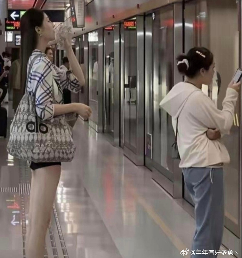 没有对比就没有伤害…后面的女生完胜