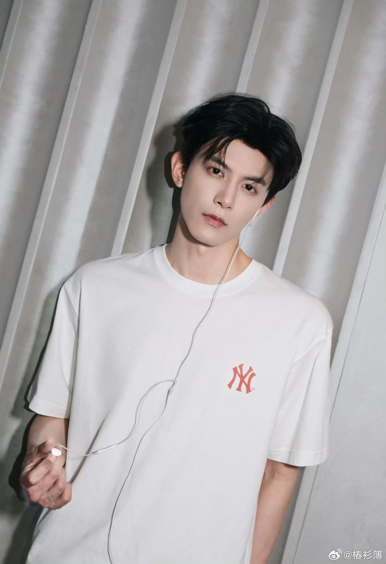 邓凯看个游戏直播也被黑？太离谱了曝邓凯深夜看女主播这瓜简直是强行按头嗑！