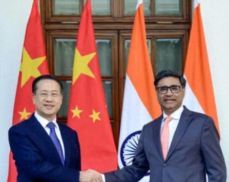 新德里传来消息，中印战略对话只谈了一天！印度当着中国的面，提了一个敏感请求。中方