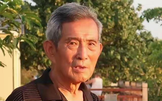 人老了，不受待见了，就该走人了！昨天儿子跟我说：妈，天热了，一家人住着不方便，你