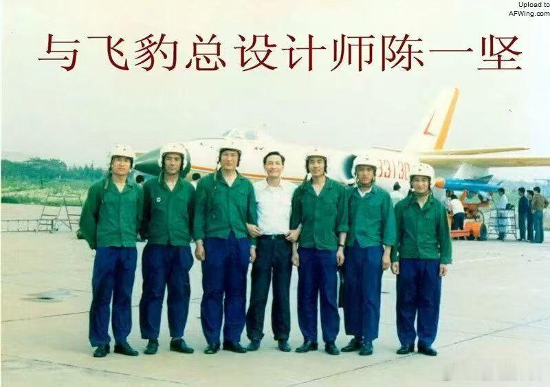 当年和“飞豹”配套的鹰击-81K测试的珍贵照片当时我们使用的是轰-5作为测试平台，机头的玻璃座舱改成